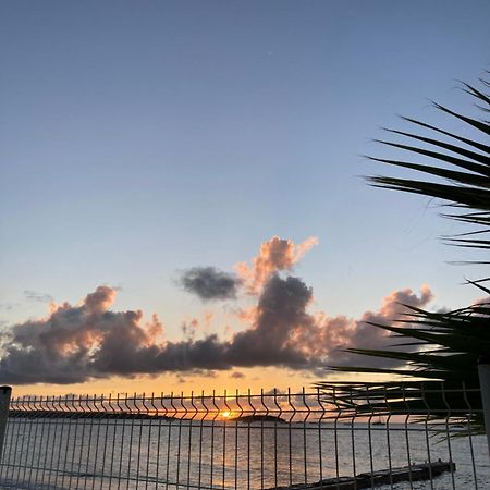 Appartement Pieds Dans L'Eau Vue Mer Acces Plage Et Piscine Marigot  Eksteriør billede